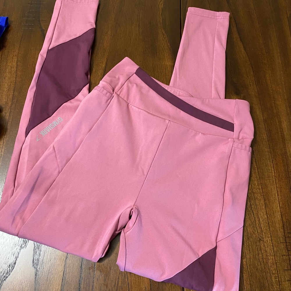 Gym shark leggings!